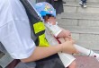 马上评｜家长抱婴儿值护学岗，如何避免“被自愿”？