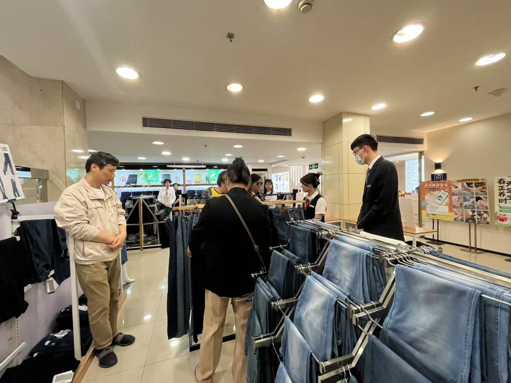 韧性十足的中国外贸企业:“不倒翁”被摁下去,还会再弹起来 第3张 韧性十足的中国外贸企业:“不倒翁”被摁下去,还会再弹起来 第3张