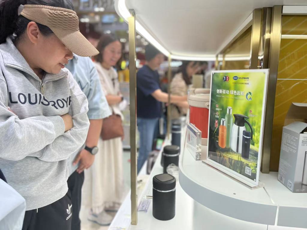 韧性十足的中国外贸企业:“不倒翁”被摁下去,还会再弹起来 第1张 韧性十足的中国外贸企业:“不倒翁”被摁下去,还会再弹起来 第1张