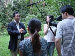 纪念｜脖子上挂着红领巾的陈逸飞
